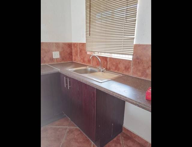2 BEDROOM APARTMENT FOR SALE IN WATERVAL EAST
